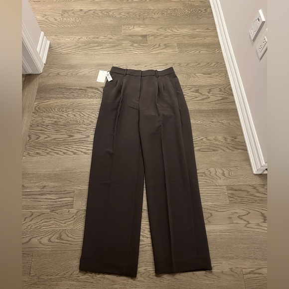 Aritzia Pants - BRAND NEW TAGS ON Aritzia Effortless Pants